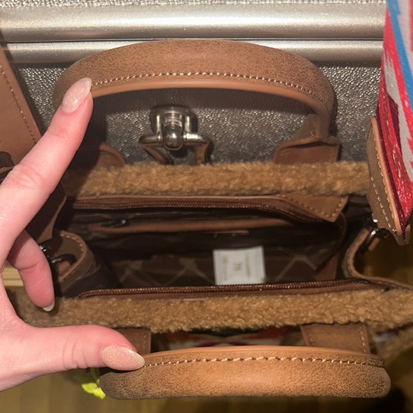 Wrangler Aztec Pattern Purse - Picture 6 of 7